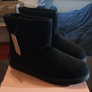 Josiny Womens Black Boots With Fur Inside Size 10 NWT & BOX